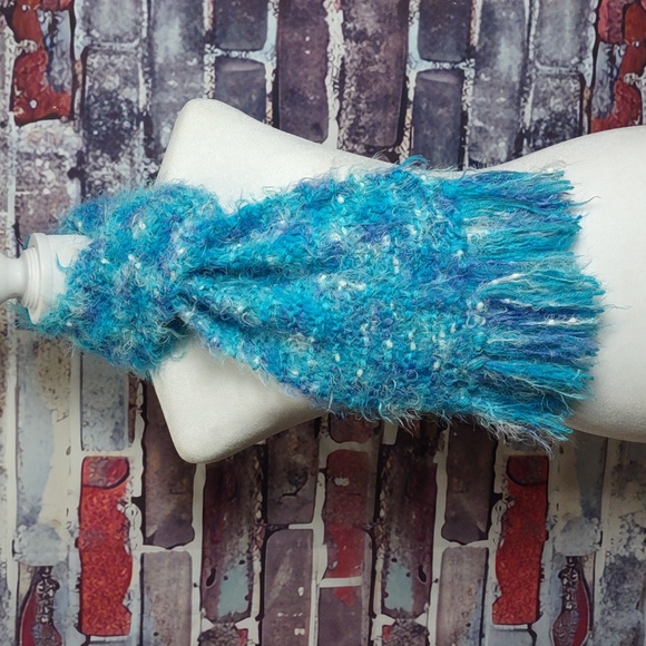 Artisan Crafted Eyelash Fringe Scarf - Picture 2 of 3